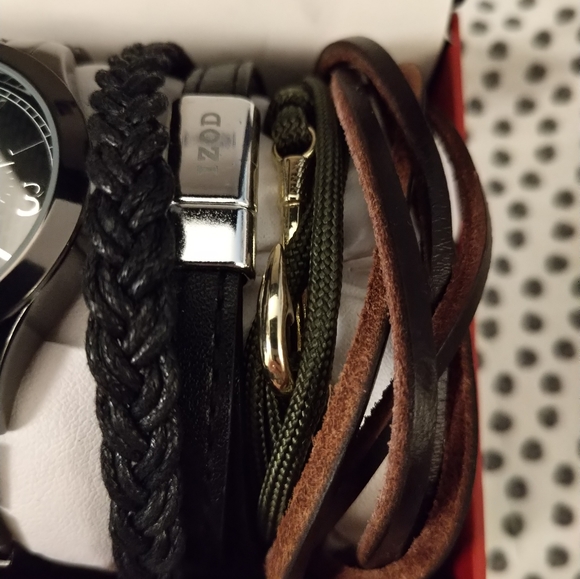 NEW! Men's Izod Watch w/ Bracelets - Picture 6 of 12